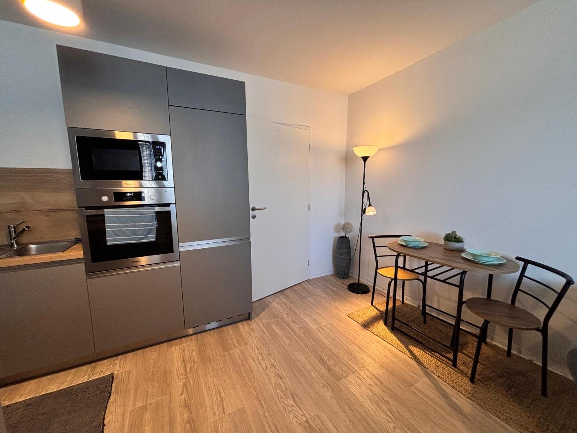 Krasny Utulny Byt S Balkonom A Parkovanim! Bratislava Exterior foto